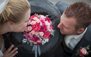 bruidsboeket biedermeier rozen anjer roze