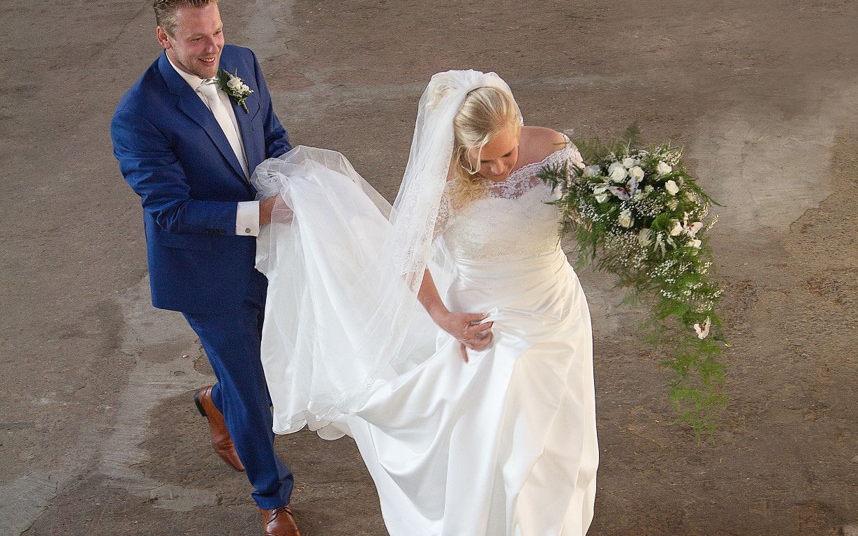 bruidsboeket wit groen druppel rozen gipskruid