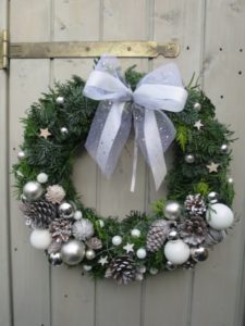 bloemschikken krans kerst wit