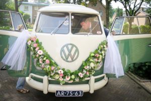 autodecoratie bloemenslinger Volkswagenbusje IJsselstein