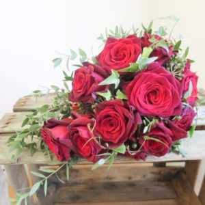 Trouwbloemen IJsselsten druppel rozen rood