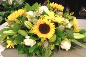 Rouwstuk Zonnebloemen geel