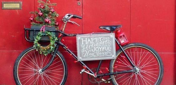 6_sfeerfoto_kerst_fiets_rood